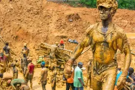 加纳中国淘金工！年入百万不是梦，高回报伴随着高风险丨纪录片图片