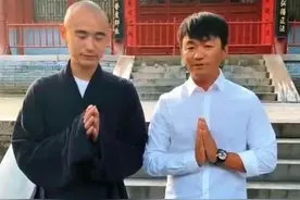 王宝强近照曝光，面容沧桑显老态，戴价值上百万限量手表抢镜图片