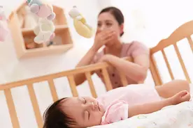 为何很多宝宝“一放就醒”？做好以下几点，孩子睡得香身体也健康图片