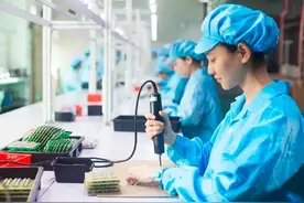 儿媳瘫痪了5年，一直都是公公照顾，儿媳让公公再婚，公公很为难图片