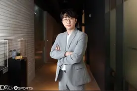 T1教练：Faker英雄池太浅/土豪为Rookie六位数庆生图片