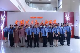 龙华区检察院组织参观《中国共产党人的家风》档案展图片