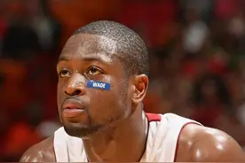 被NBA禁止穿戴的装备！艾弗森两次被针对，乔丹AJ被禁却火了图片