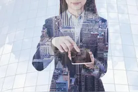 小说：逆天！刚捡到的女孩竟然要给我生孩子，还允许我养小三...图片