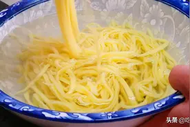 煮面条，开水下锅就错了！面馆老板：牢记3点，面条爽滑又筋道图片
