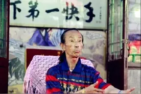 河北“鬼手”王保合：年近70岁，用3球2碗一筷，赢李嘉诚4亿图片