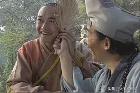 小和尚英雄救美被打，济公赐予徒弟金刚不坏之身，分分钟打爆土匪图片