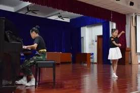 军事夏令营：巾帼不让须眉图片