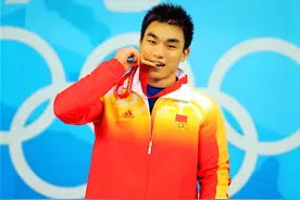 举重天才廖辉：4次打破世界纪录，奥运会前无故被换，无奈退役图片