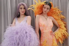 乔欣和姐姐cos卡戴珊姐妹，羽毛裙是奶奶做的，网友：成团出道图片