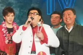 一年失去3位至亲，成名后张狂耍大牌，盲人歌手杨光怎么这么糊涂图片