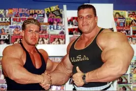 世界上最大的健美运动员，体重400磅，每天要吃1.2万卡路里图片