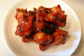 私厨第六十章：蜜汁叉烧鸡翅，不用烤箱也能做叉烧图片