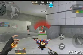 CF手游：三套英雄副武器技能，扔手雷，冲锋枪，最后是手电筒？图片