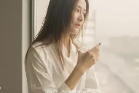 小说：让我放过你也行，牺牲一下你的小女友图片
