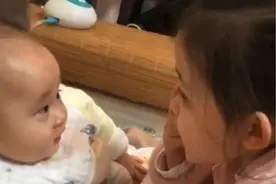 最操心的姐姐火了！指着“黑眼圈”恳求弟弟睡觉，网友：长姐如母图片