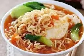 美食分享：什锦火锅面、方便馄饨面、泡菜火腿拉面的简单做法图片