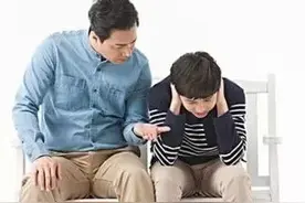 不跟青春期的孩子较真，是高明的父母。图片