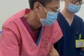 男子称因便秘将擀面杖塞入肠道：比起擀面杖，这3件事或更能通便图片