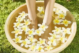 精致到脚趾！不能忽视的足部皮肤护理图片