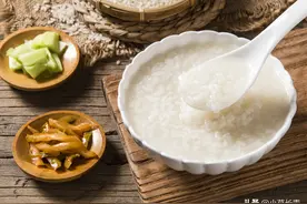 一碗母亲煮的白粥图片