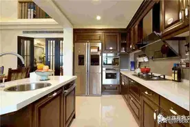 故事：​邻居老两口去美国照看孙子，漂洋过海带回来两口旧锅图片