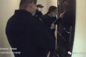 女子意外被困房内报警求助，鄂州民警联系开锁师傅解救图片