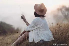女人幸福篇：想要感情不痛苦，就不要找个处处哄着你的男人图片