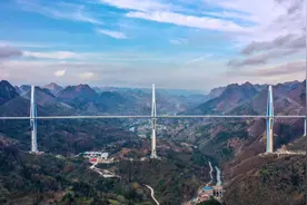没有中国办不到？仅3年，平塘特大桥成功通车，难度令老外想不到图片