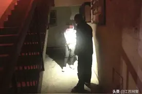 凌晨，陌生女子在楼道大声叫嚷，业主报警图片