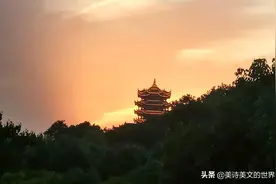 93年前毛泽东登上黄鹤楼，写下首《菩萨蛮》，既有气魄又有水平图片