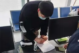 石家庄巡警，春天里流动的“警”色图片