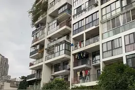 突发！福州一男子坠楼，当场身亡图片