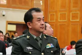 从陆军少将到“晚节不保”，“小品王”黄宏为何走到今天的结局？图片