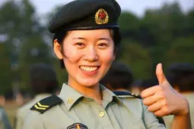 大学生参军入伍，2年义务兵可拿不少补助，回校后学费基本不用愁图片