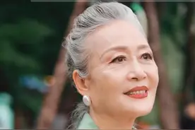 北京美女，40岁在餐馆洗碗，70岁当总经理，拿下过8亿元订单图片