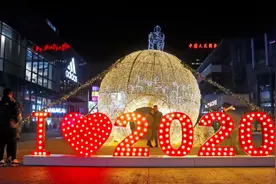 美！海淀街头变成童话世界，流光溢彩迎新年！图片