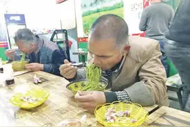 “一碗面”的守候图片