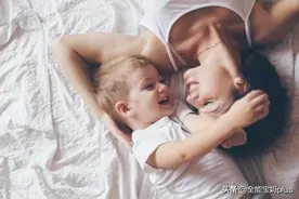 孩子喜欢“被摸”正常吗？专家：正常生理诉求，有利孩子身心健康图片