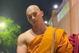泰国“最帅和尚”还俗，出家4年每天都不忘健身，还俗后成为模特图片