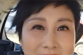 57岁张凯丽发视频嘟嘴被嘲卖萌？本人大气度不理恶评图片