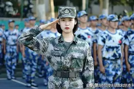 飒！考入湖北顶尖985，一年后，她瞒着家人参军，成为“唯一”女兵！图片