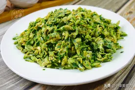 槐花炒鸡蛋，先炒槐花还是先炒鸡蛋？很多人第一步错了，正确做法图片