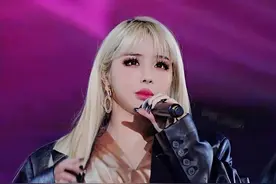韩女星减重22斤，芭比身材自信回归，脸却疑似整容失败难回巅峰图片