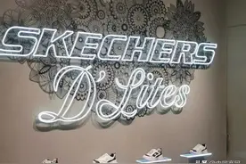 线下开店线上促销，斯凯奇逆势扩张底气何在图片