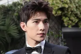 内娱再曝两位男星隐婚生子，一位是顶流特征明显，一位是流量小生图片