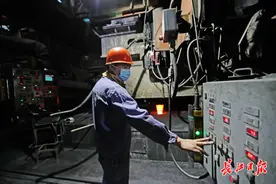 武汉钢铁有限公司生产忙 | 图集图片