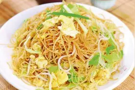 鸡蛋炒米粉的家常做法图片