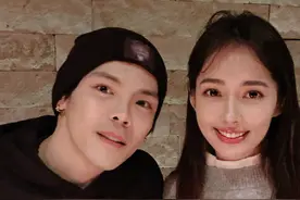 向太大病初愈陪产郭碧婷，一句话情商立现，网友为向佐孩子起名图片