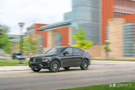 2020款奔驰AMG GLC43 Coupe版实拍，造型pick吗？图片